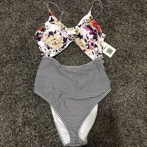 Cupshe Cutout One Piece size S